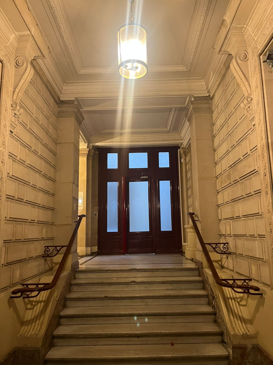 
                                                Vente
                                                 Vente et location Bureaux Paris 75008