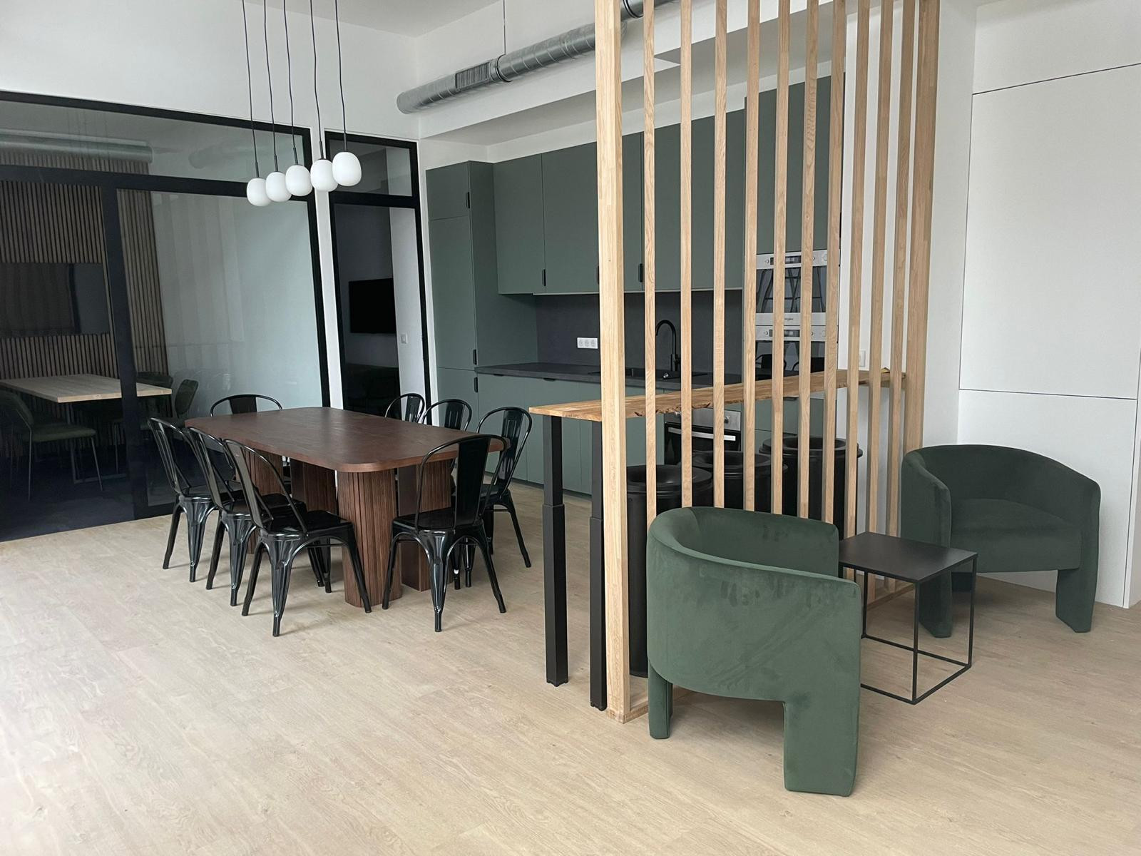 
                                                Vente
                                                 Vente et location Bureaux Paris 75012