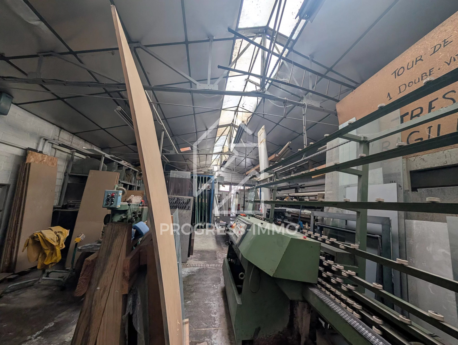 
                                                Vente
                                                 VENTE FONDS DE COMMERCE – MIROITERIE