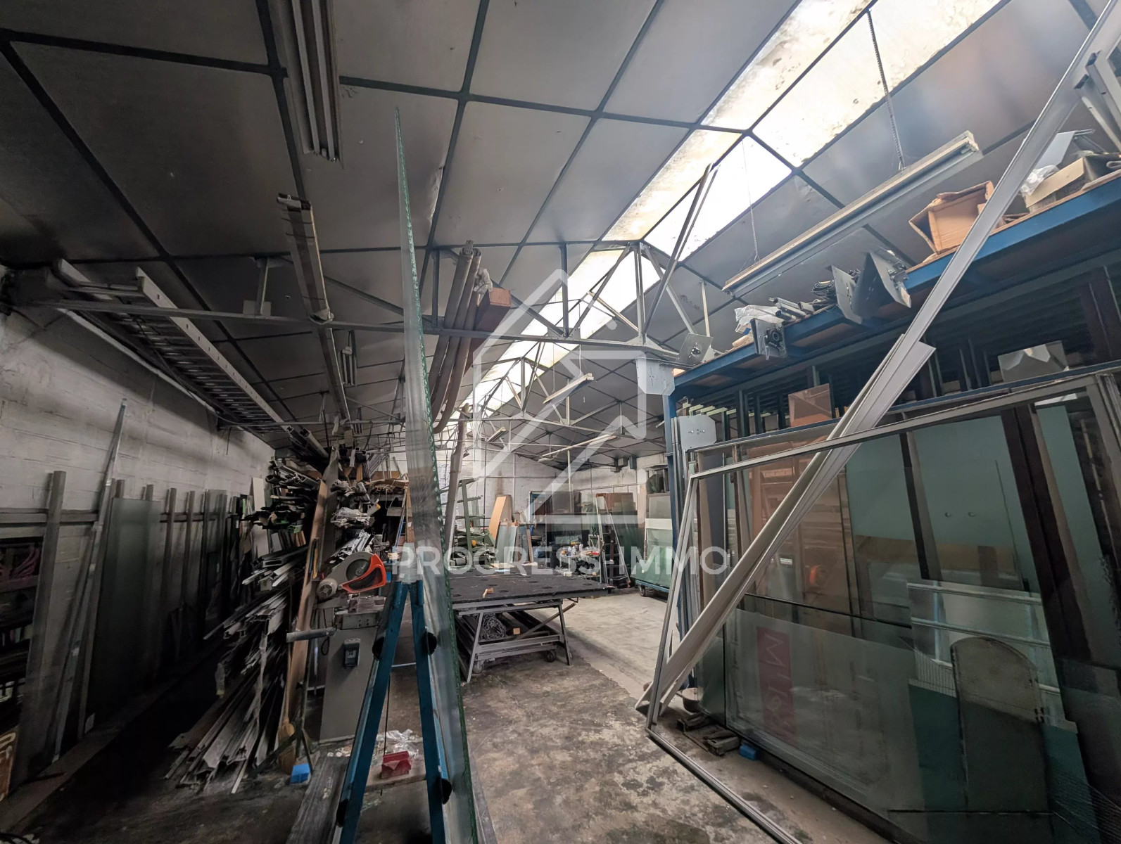 
                                                Vente
                                                 VENTE FONDS DE COMMERCE – MIROITERIE