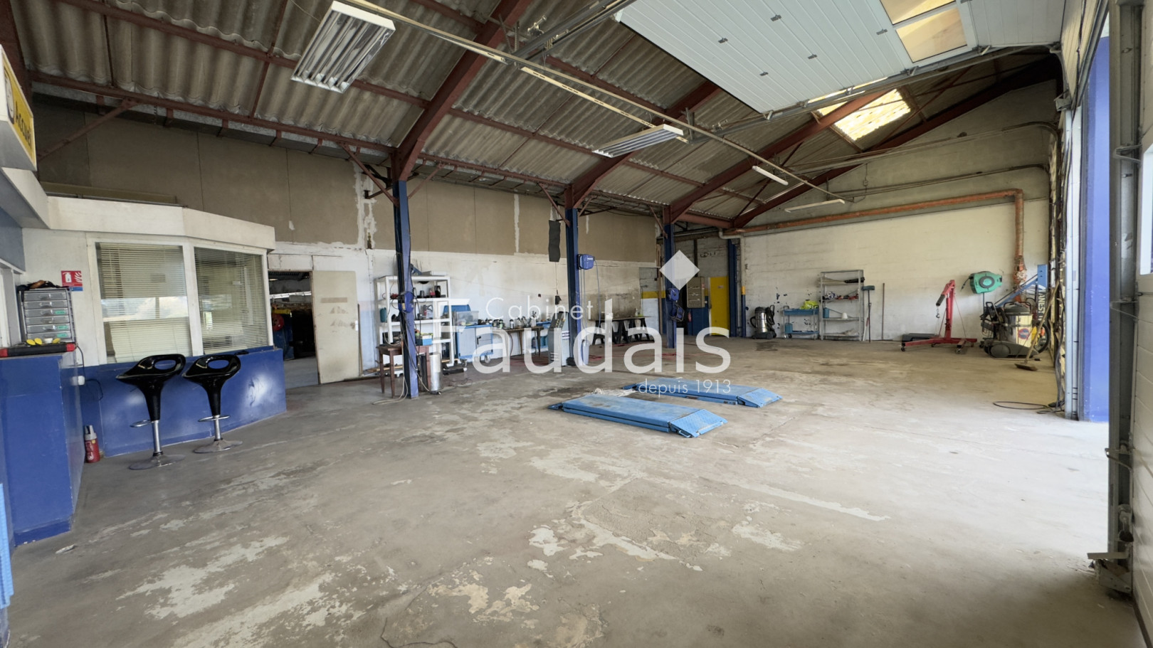 
                                                Vente
                                                 vente local commercial 630 m2