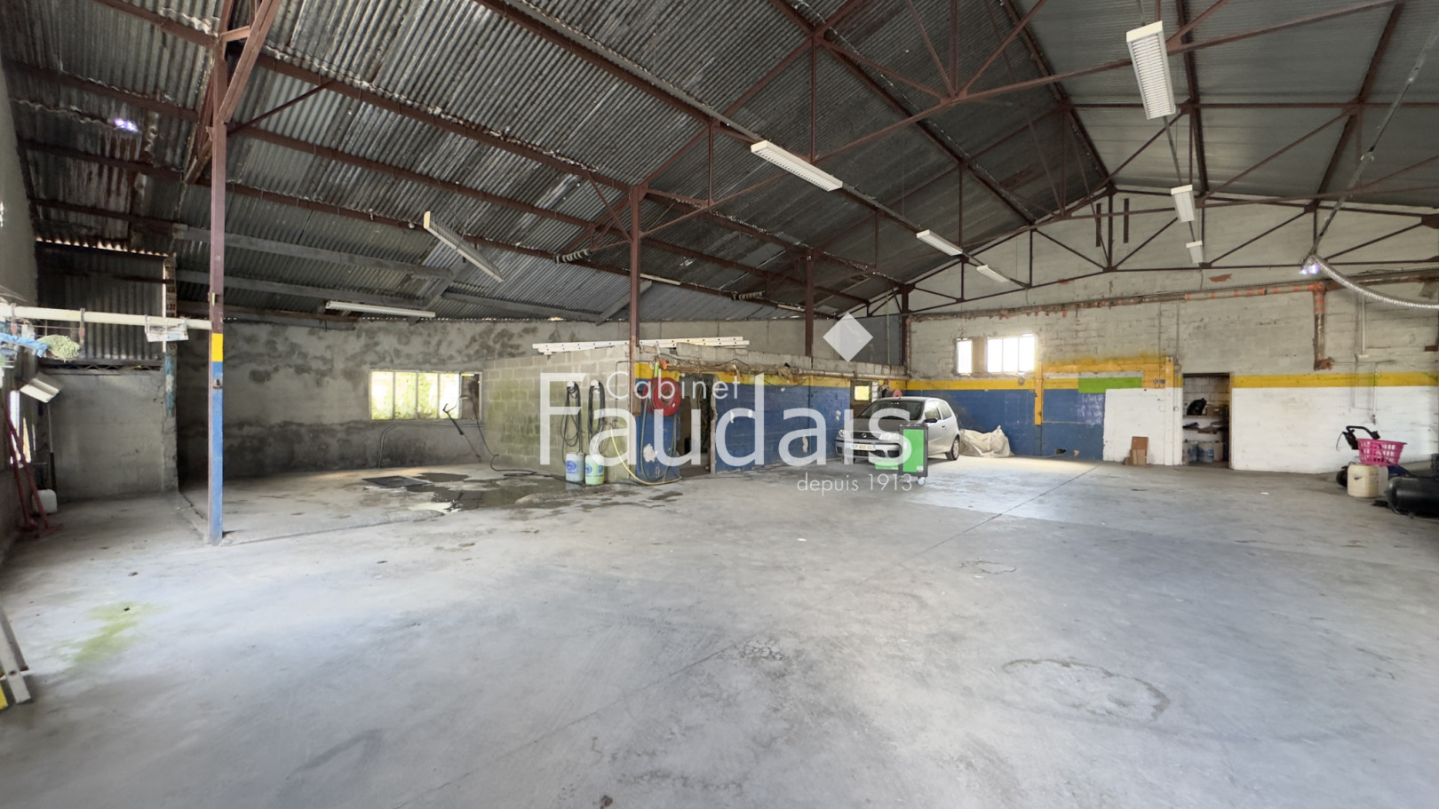 
                                                Vente
                                                 vente local commercial 630 m2
