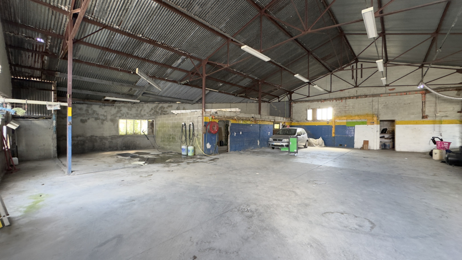 
                                                Vente
                                                 vente local commercial 630 m2