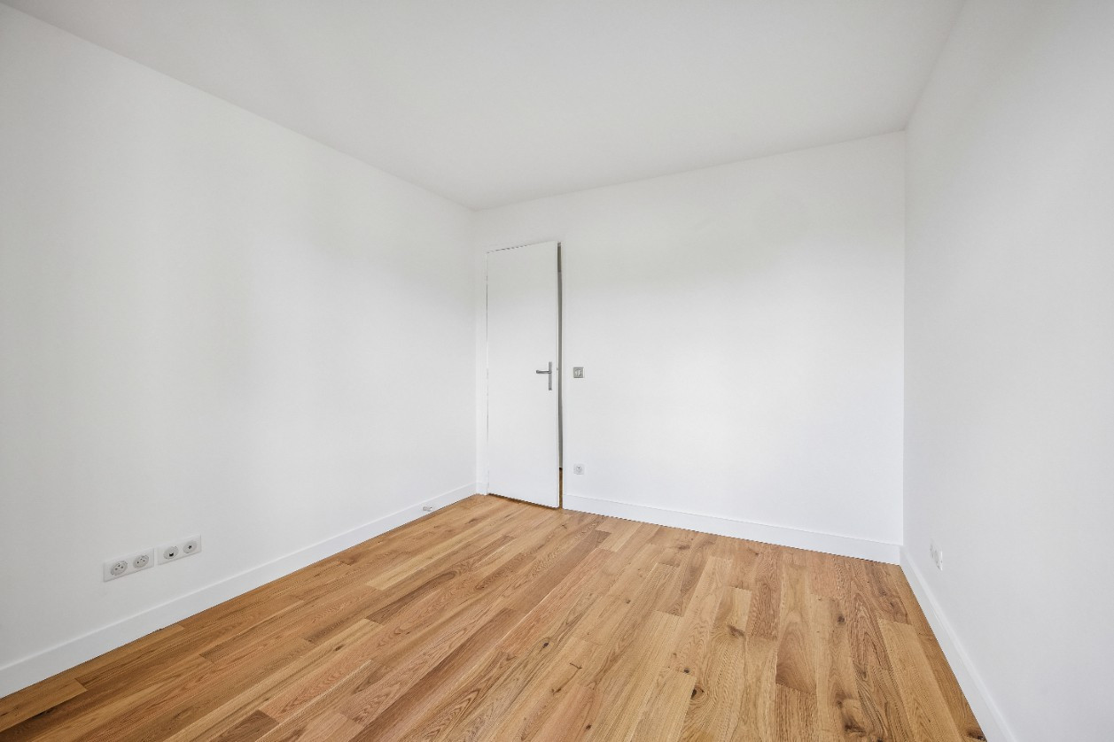 
                                                Vente
                                                 VERSAILLES CHATEAU - 3 pièces refait à Neuf