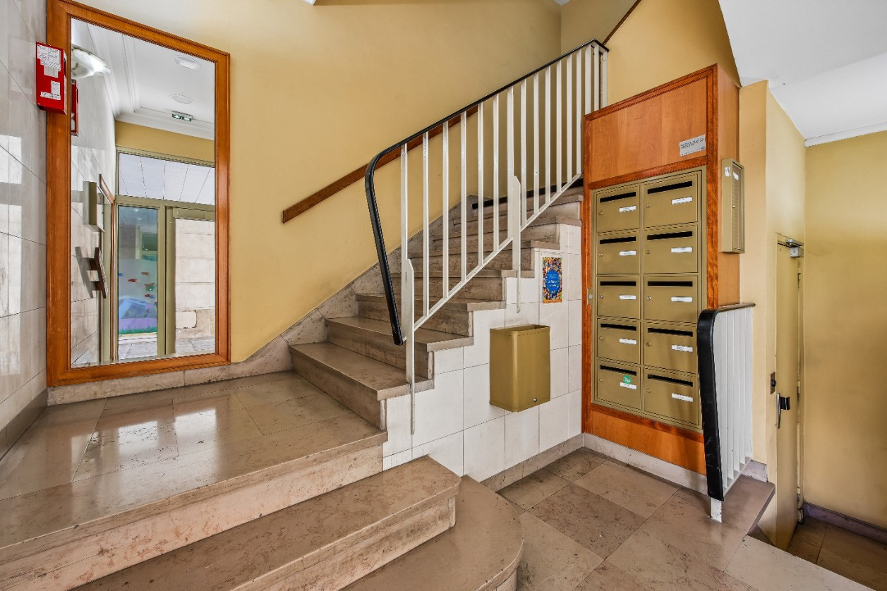 
                                                Vente
                                                 VERSAILLES CHATEAU - 3 pièces refait à Neuf