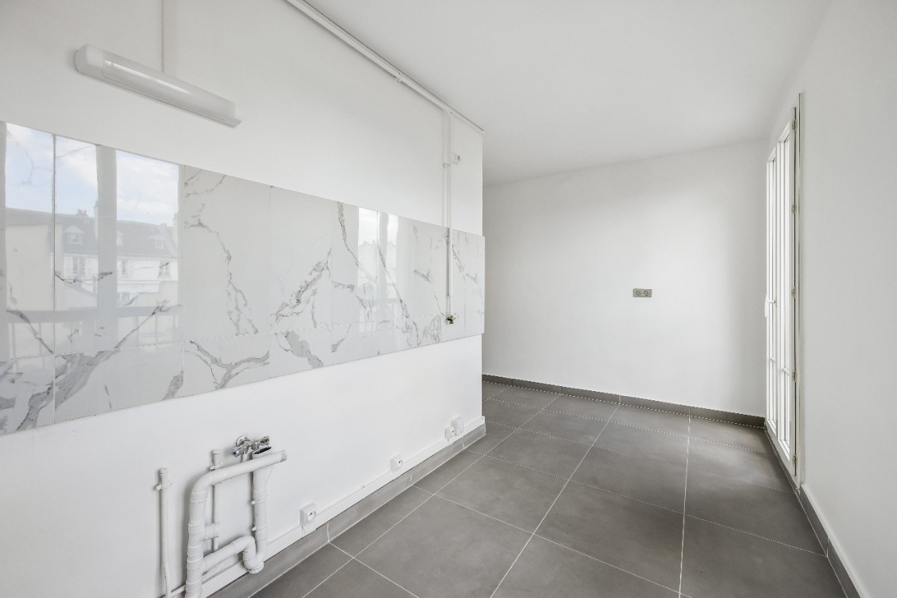 
                                                Vente
                                                 VERSAILLES CHATEAU - 3 pièces refait à Neuf