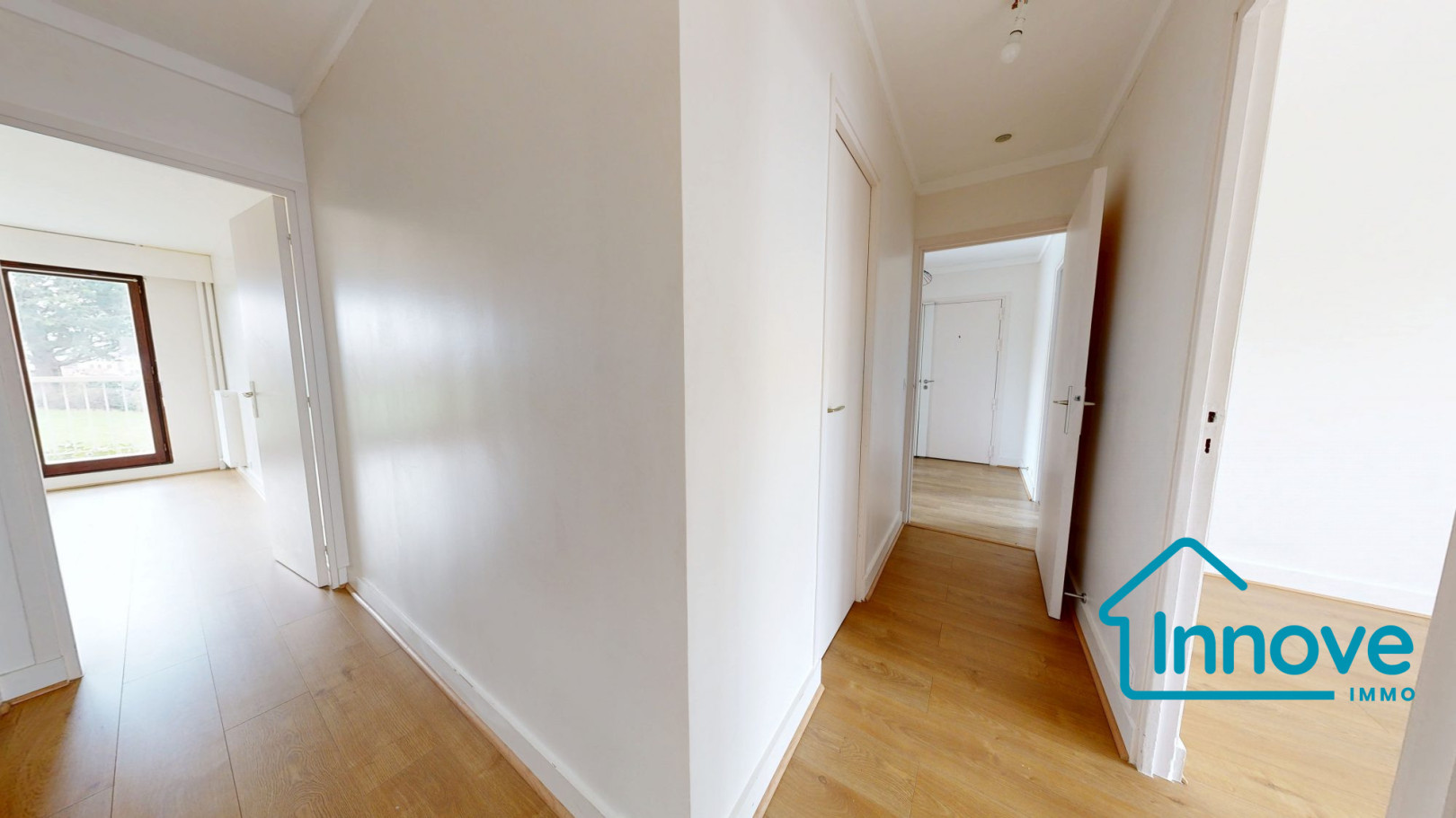 
                                                Location
                                                 VERSAILLES CLAGNY- appartement non meublé - 4 chambres- balcon