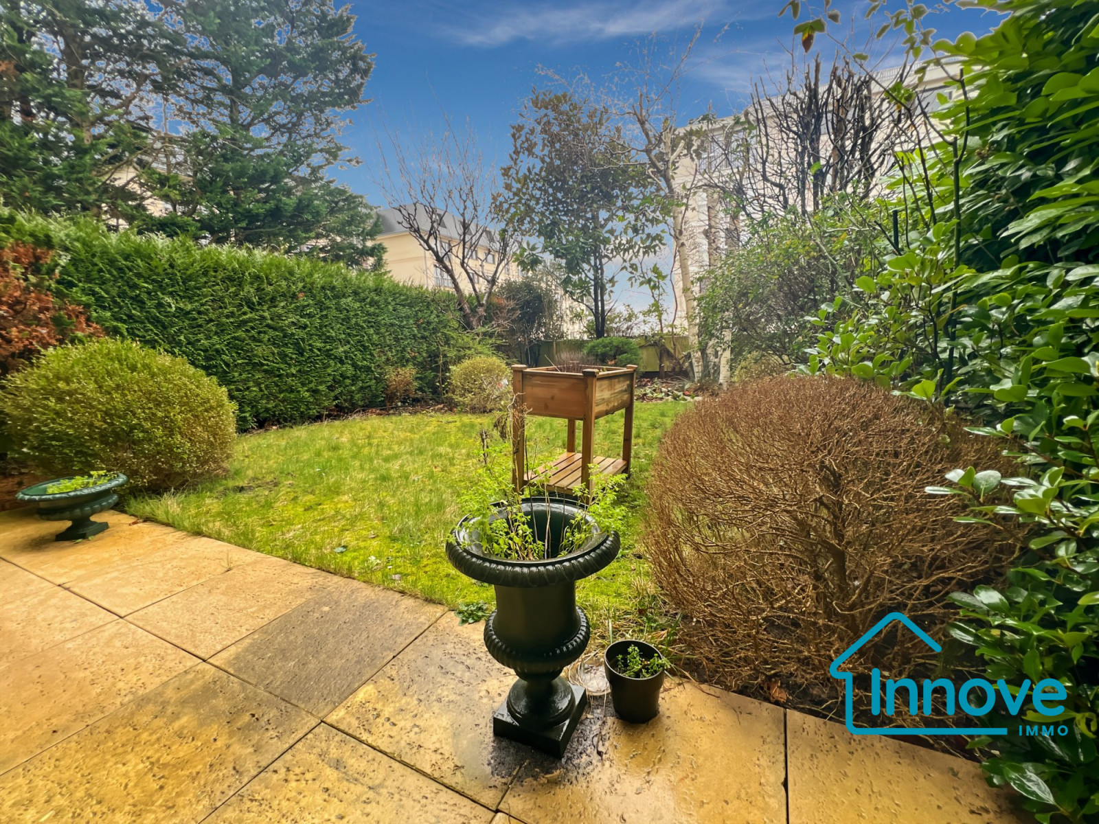 
                                                Vente
                                                 VERSAILLES Glatigny - rez de jardin -3 ch- 87 m²