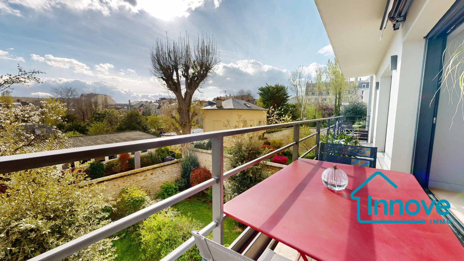 
                                                Vente
                                                 VERSAILLES Montbauron- appartement 93 m²- 3 chambres_ Balcon vu