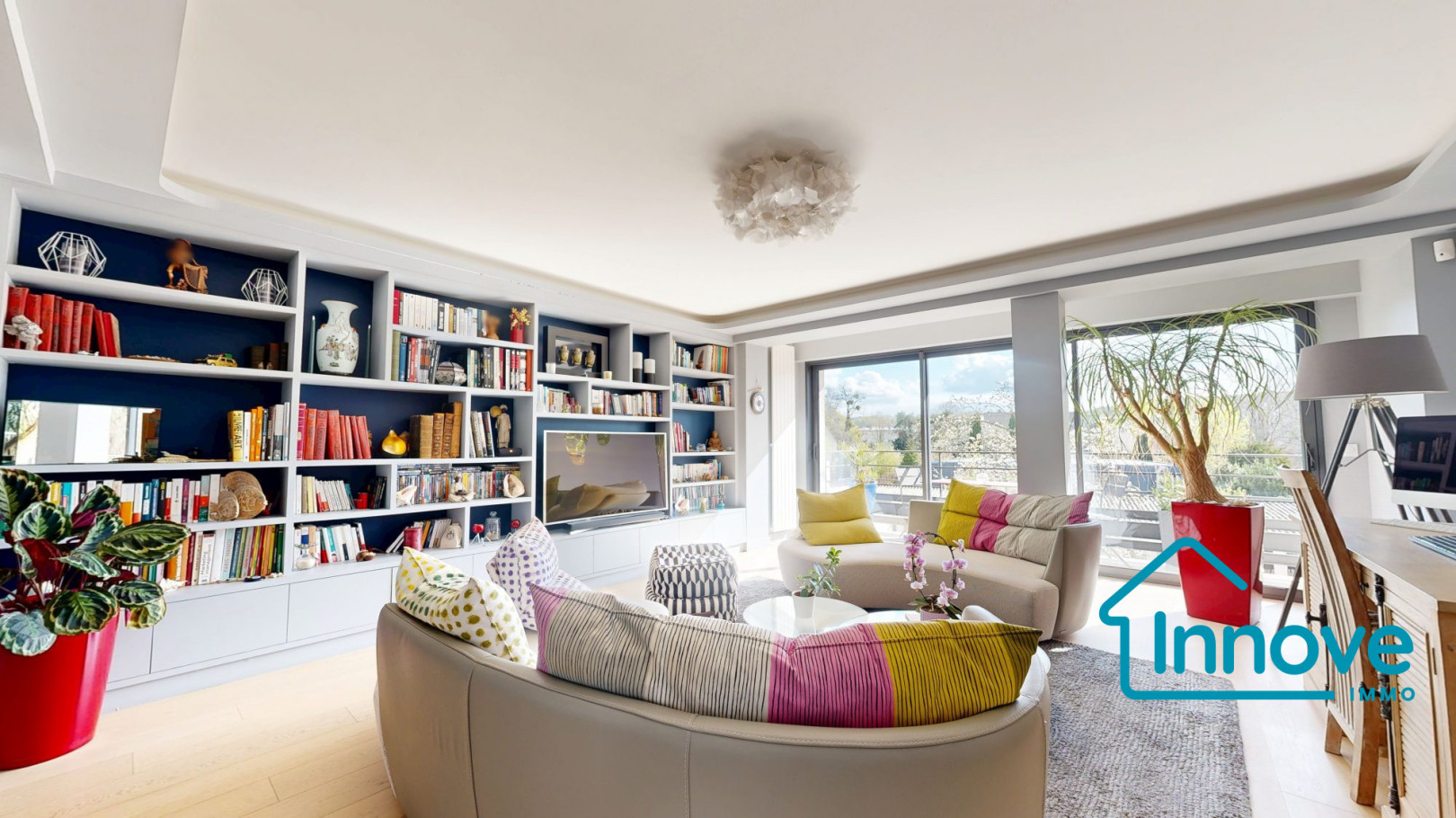 
                                                Vente
                                                 VERSAILLES Montbauron- appartement 93 m²- 3 chambres_ Balcon vu