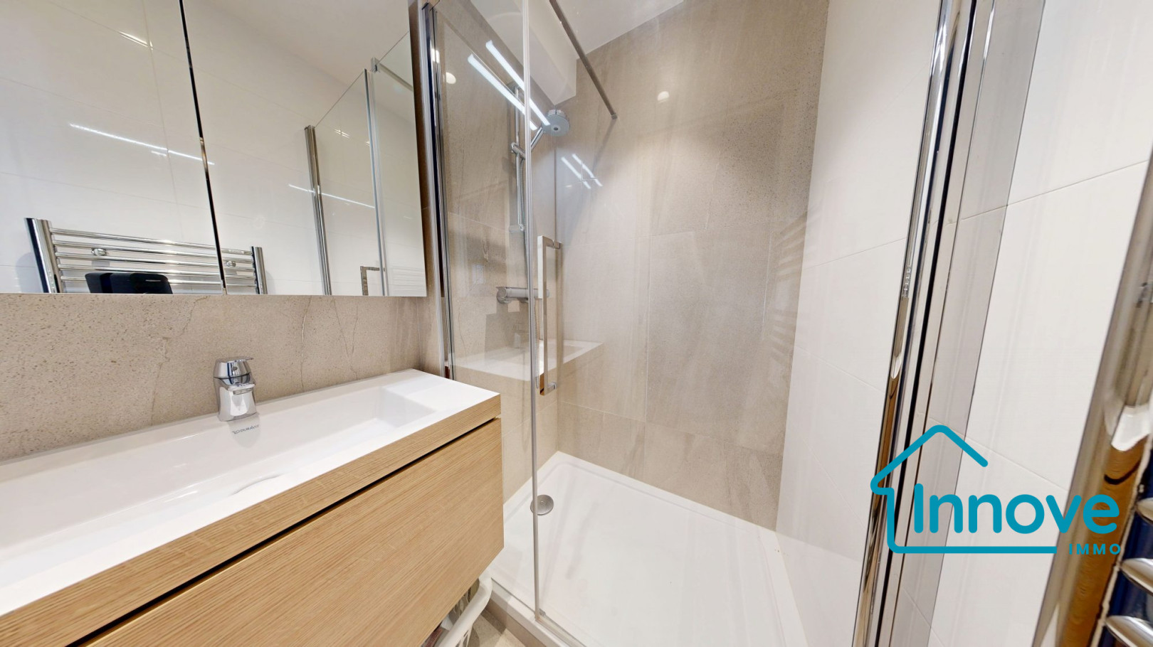 
                                                Vente
                                                 VERSAILLES Montbauron- appartement 93 m²- 3 chambres_ Balcon vu