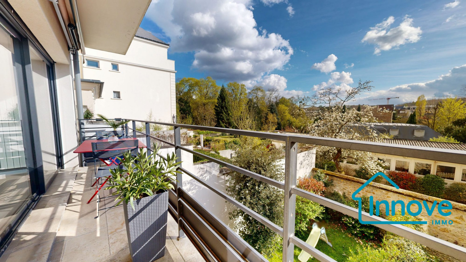 
                                                Vente
                                                 VERSAILLES Montbauron- appartement 93 m²- 3 chambres_ Balcon vu
