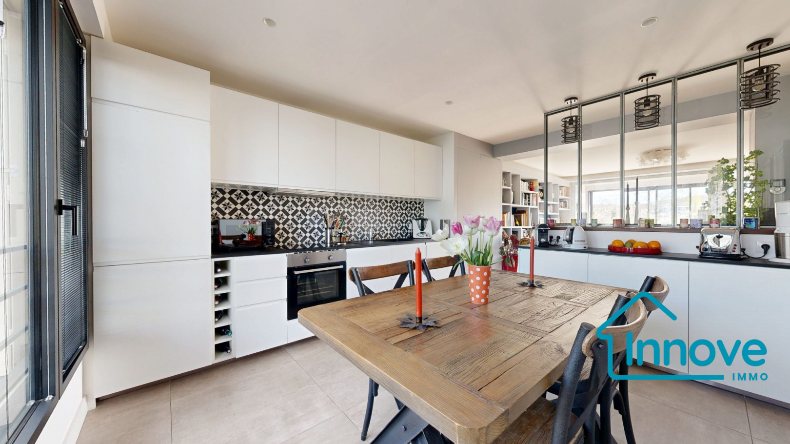 
                                                Vente
                                                 VERSAILLES Montbauron- appartement 93 m²- 3 chambres_ Balcon vu