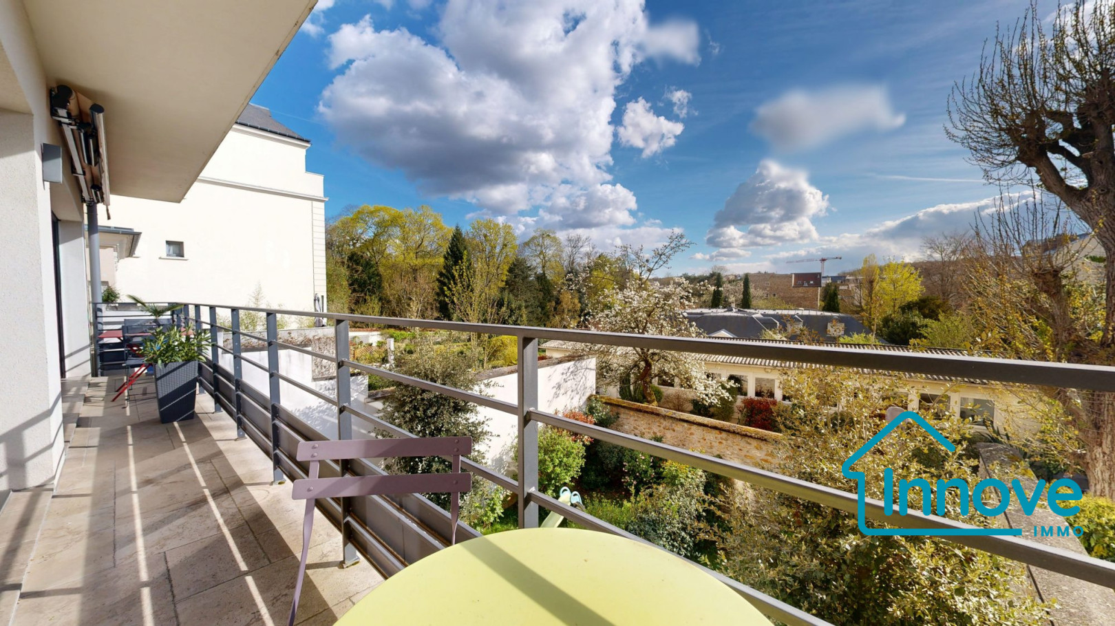 
                                                Vente
                                                 VERSAILLES Montbauron- appartement 93 m²- 3 chambres_ Balcon vu