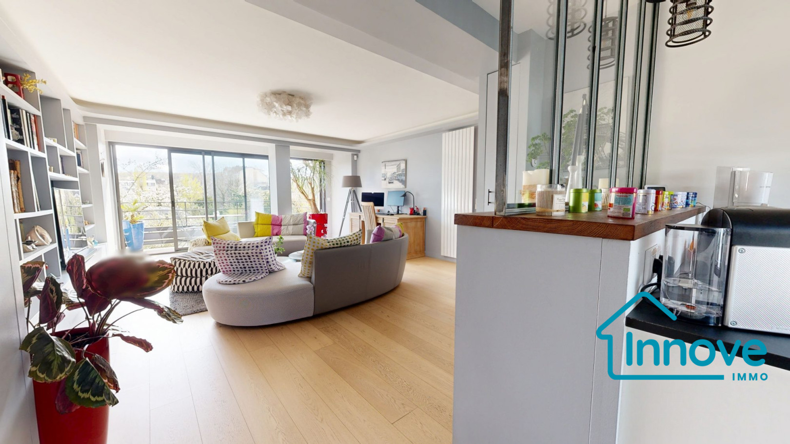 
                                                Vente
                                                 VERSAILLES Montbauron- appartement 93 m²- 3 chambres_ Balcon vu
