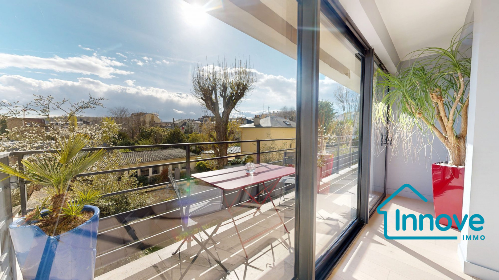 
                                                Vente
                                                 VERSAILLES Montbauron- appartement 93 m²- 3 chambres_ Balcon vu