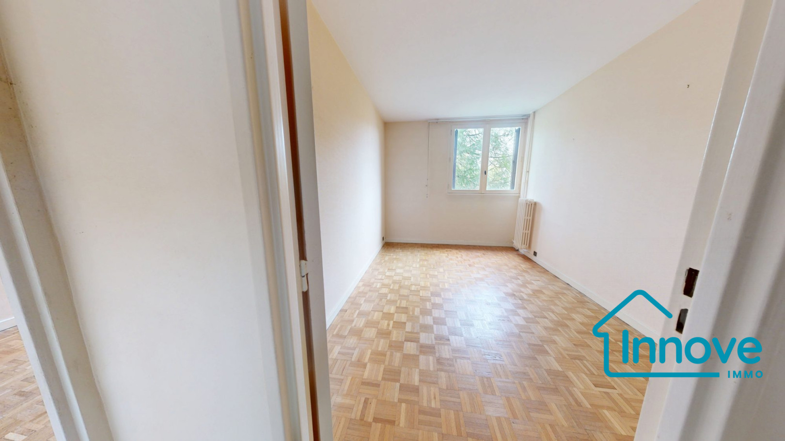
                                                Vente
                                                 Versailles Montreuil St-Symphorien 4 pièces 100 m²- balcon et