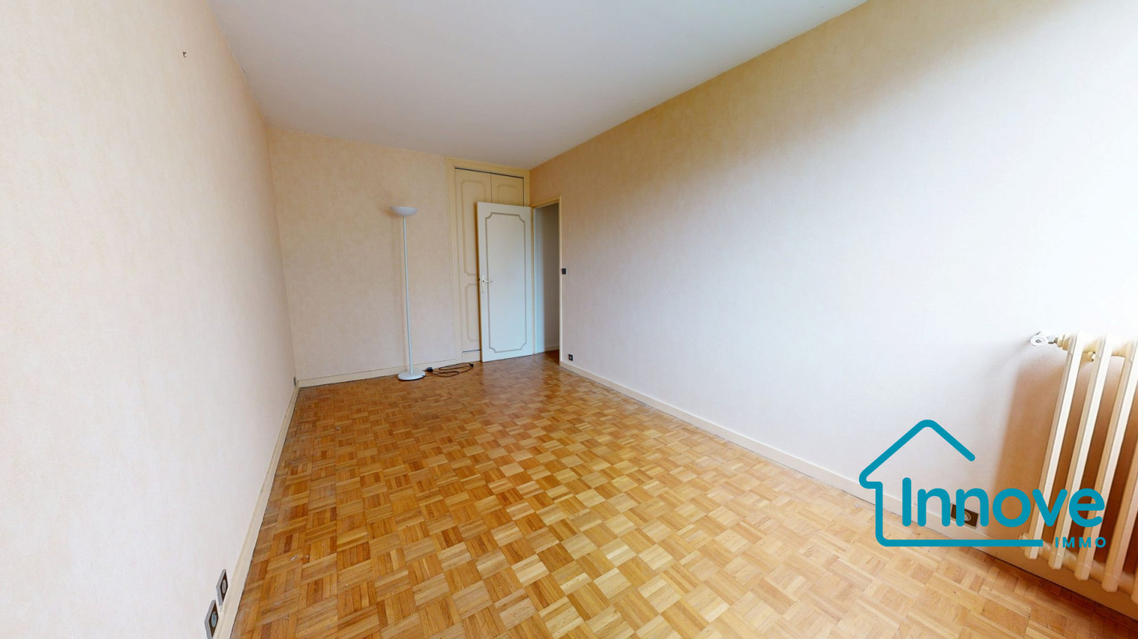 
                                                Vente
                                                 Versailles Montreuil St-Symphorien 4 pièces 100 m²- balcon et