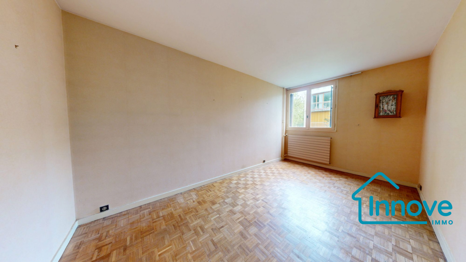 
                                                Vente
                                                 Versailles Montreuil St-Symphorien 4 pièces 100 m²- balcon et