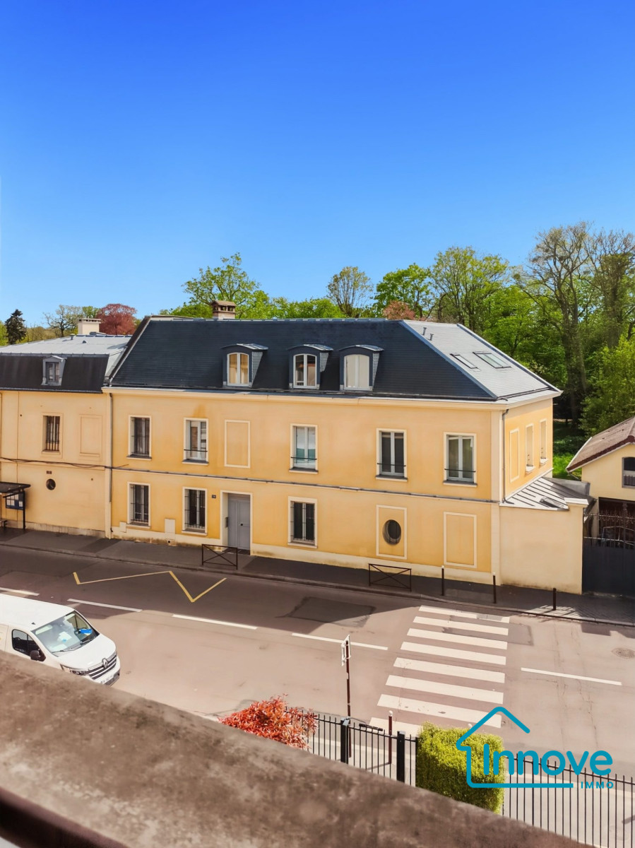 
                                                Vente
                                                 Versailles Montreuil St-Symphorien 4 pièces 100 m²- balcon et