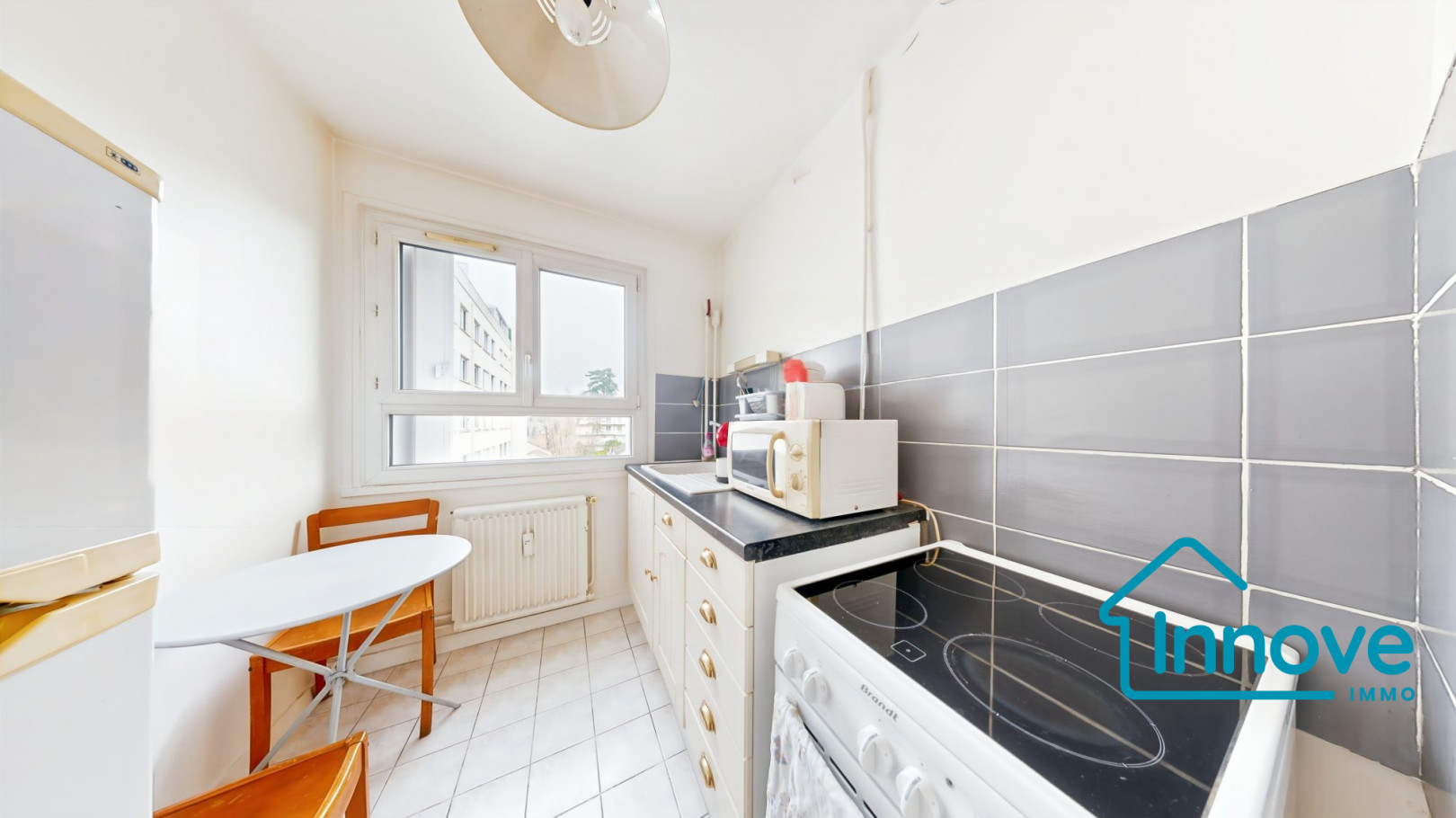 
                                                Vente
                                                 Versailles, quartier Clagny: grand studio (ascenseur)