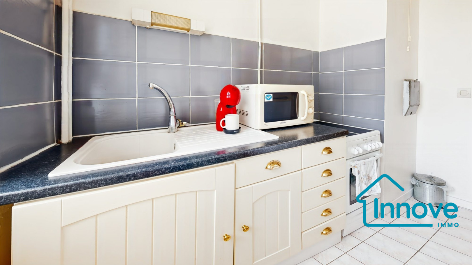 
                                                Vente
                                                 Versailles, quartier Clagny: grand studio (ascenseur)