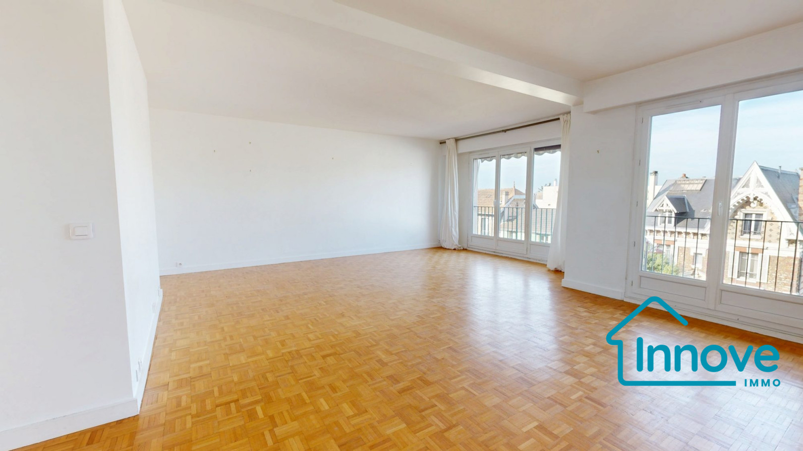 
                                                Vente
                                                 VERSAILLES rive droite- appartement 86 m²_ 2 chambres - balcon