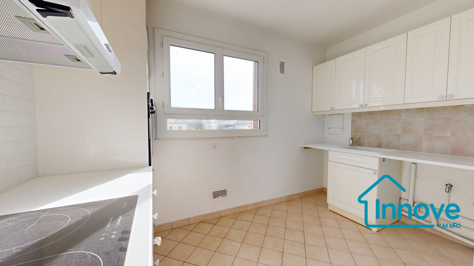 
                                                Vente
                                                 VERSAILLES rive droite- appartement 86 m²_ 2 chambres - balcon