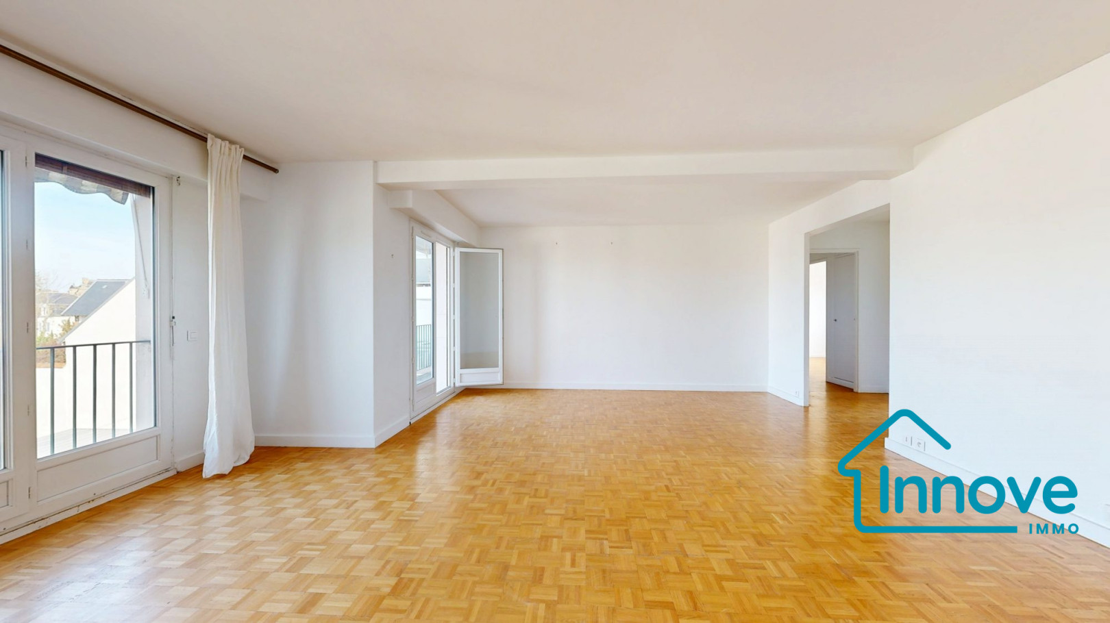 
                                                Vente
                                                 VERSAILLES rive droite- appartement 86 m²_ 2 chambres - balcon