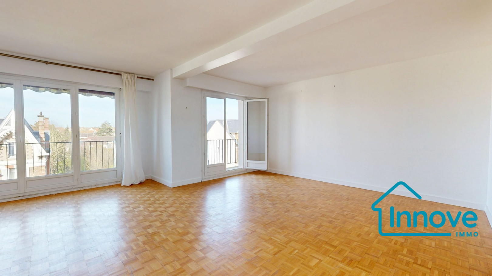 
                                                Vente
                                                 VERSAILLES rive droite- appartement 86 m²_ 2 chambres - balcon