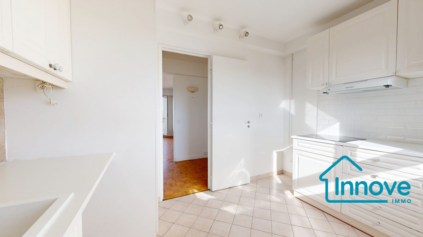 
                                                Vente
                                                 VERSAILLES rive droite- appartement 86 m²_ 2 chambres - balcon