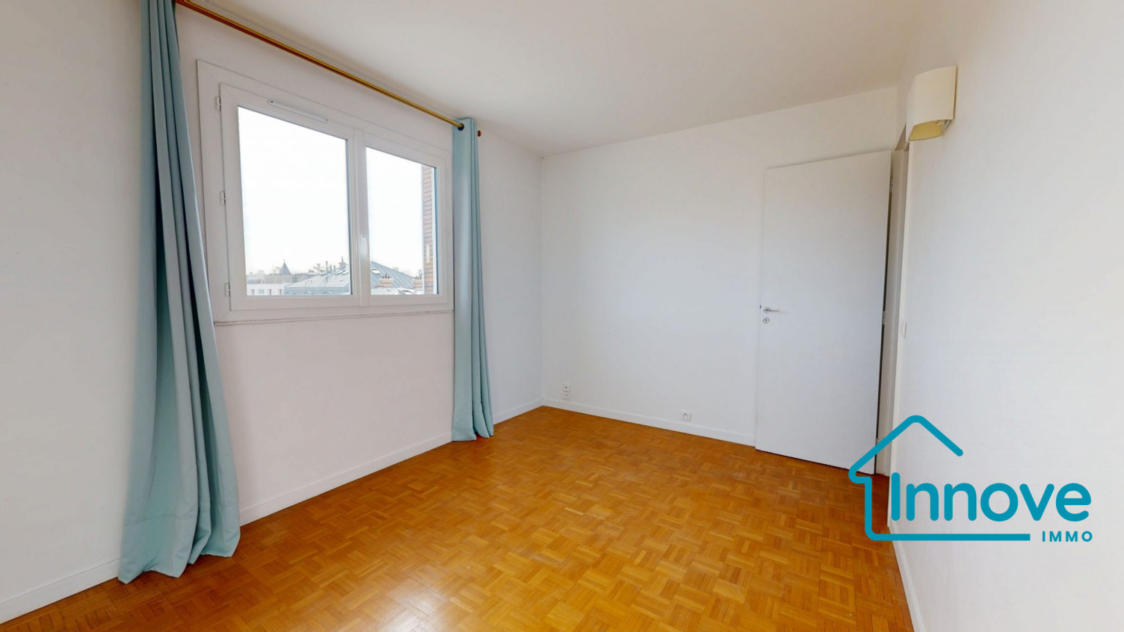 
                                                Vente
                                                 VERSAILLES rive droite- appartement 86 m²_ 2 chambres - balcon