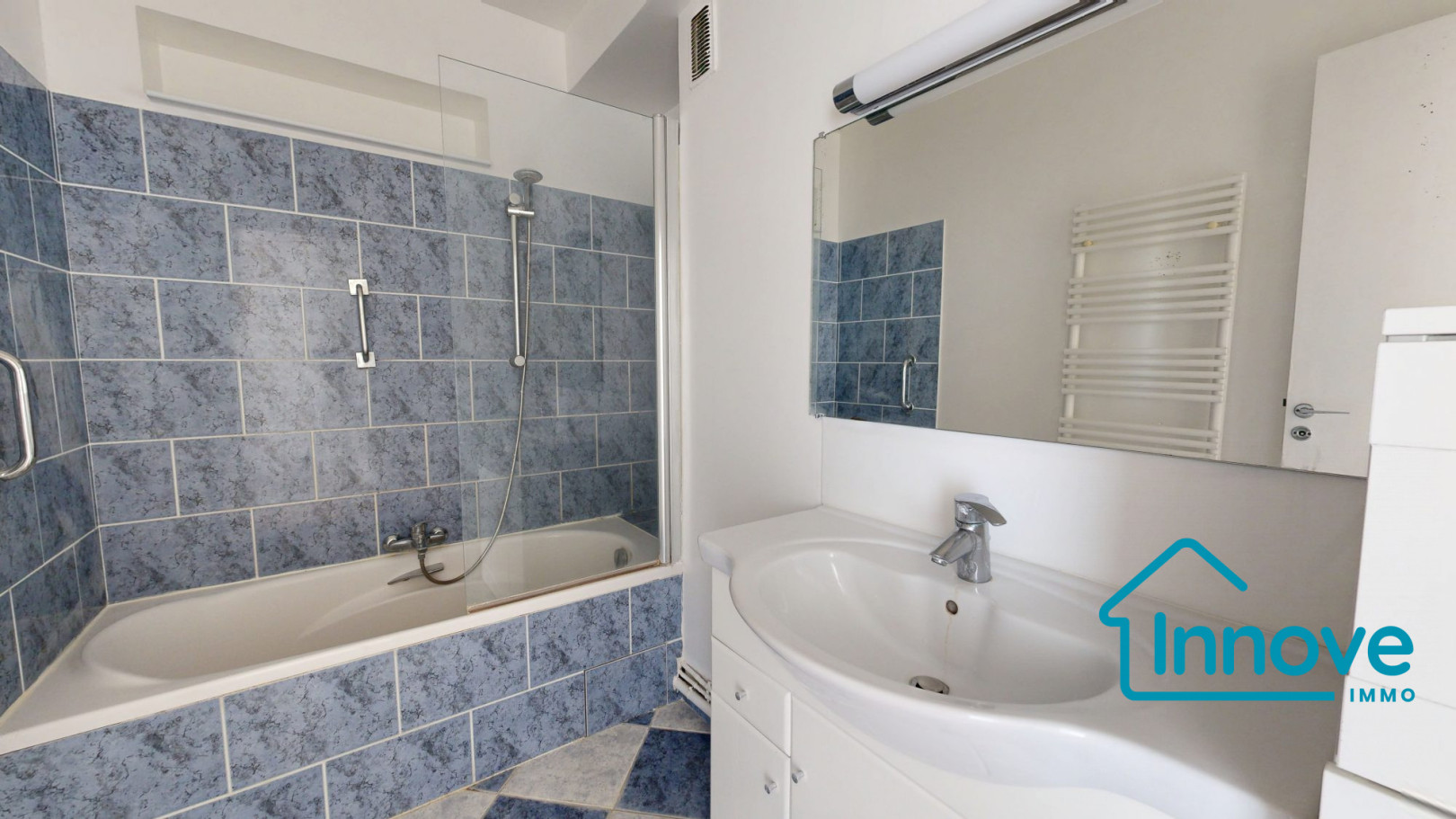 
                                                Vente
                                                 VERSAILLES rive droite- appartement 86 m²_ 2 chambres - balcon
