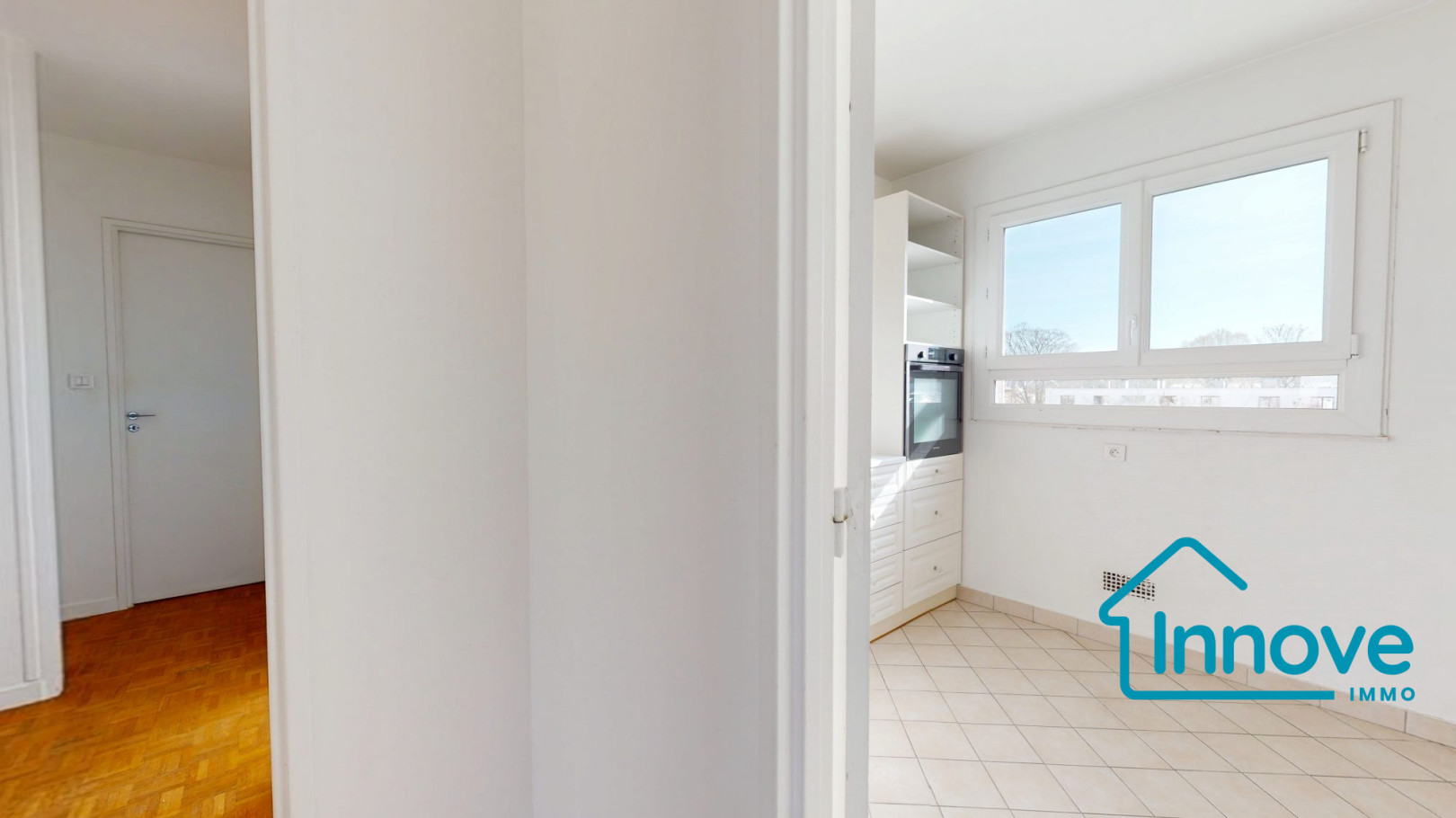 
                                                Vente
                                                 VERSAILLES rive droite- appartement 86 m²_ 2 chambres - balcon