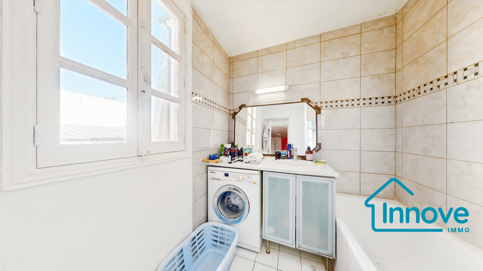 
                                                Vente
                                                 Versailles rue de la Paroisse 3 pièces