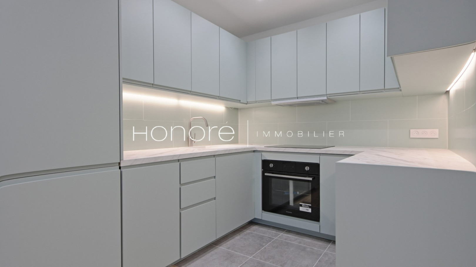 
                                                Location
                                                 VICTOR HUGO – BELLES FEUILLES – 2 P MEUBLE RENOVE