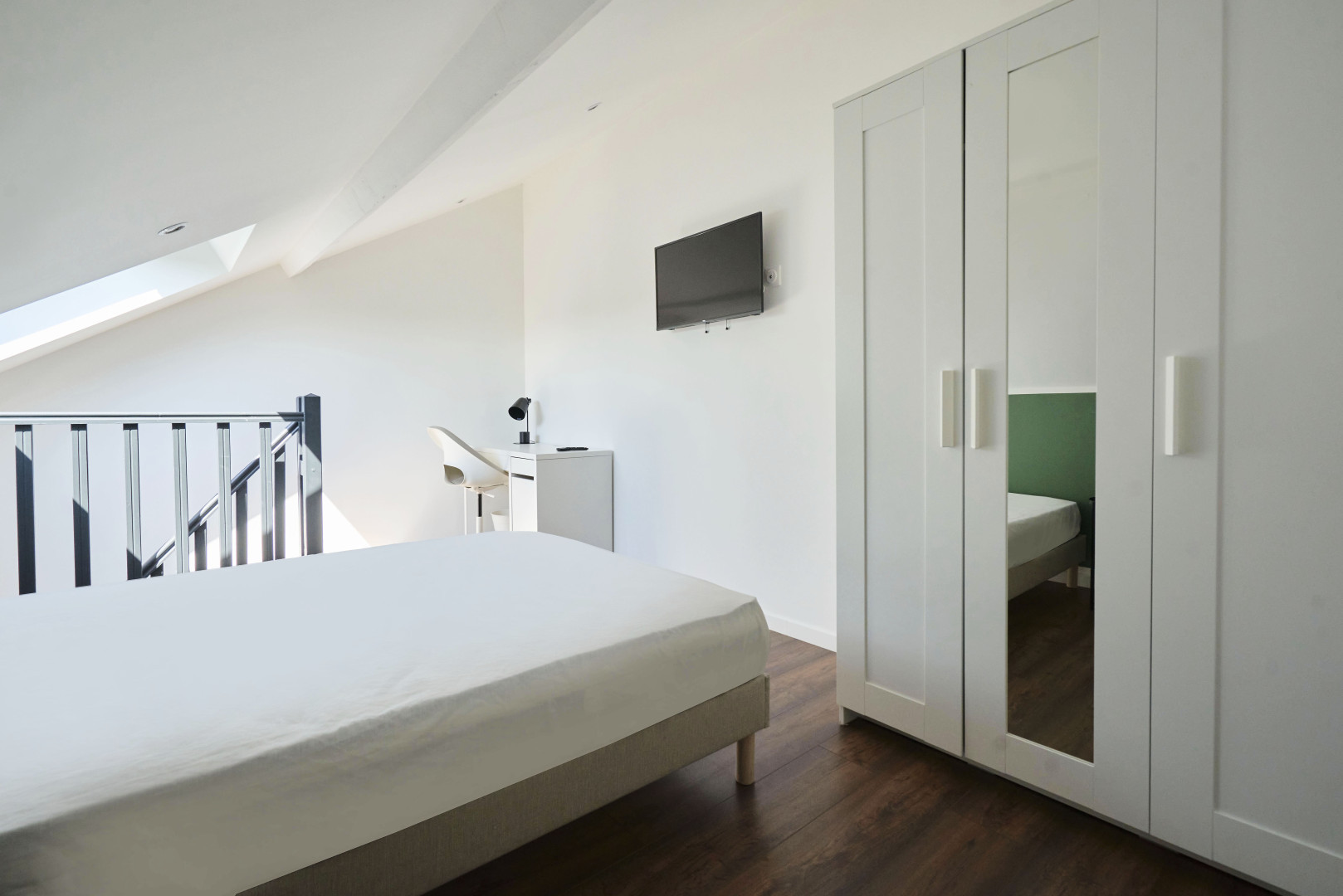 
                                                Location
                                                 VICTOR HUGO C3