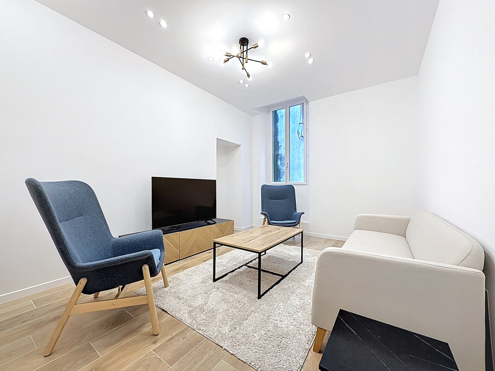 
                                                Vente
                                                 Vieux Nice – Superbe 3 pièces rénové avec goût, prêt à vivre !