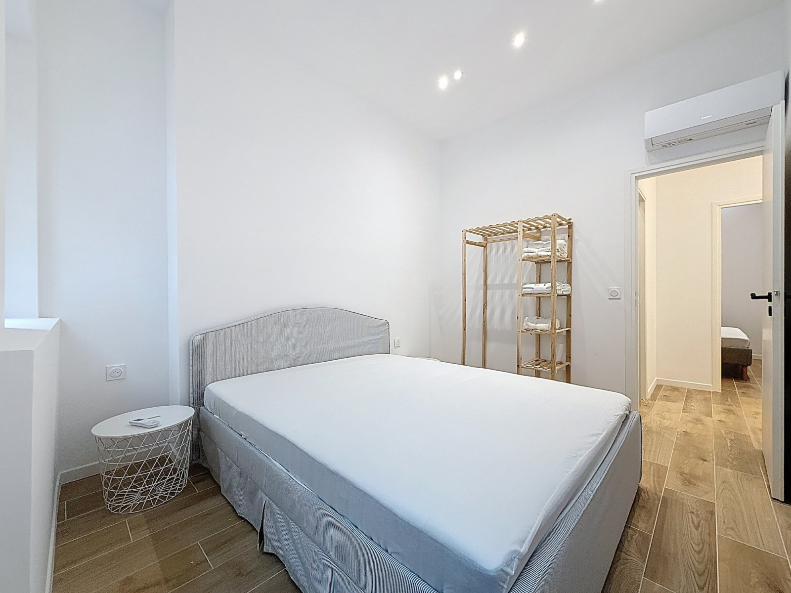 
                                                Vente
                                                 Vieux Nice – Superbe 3 pièces rénové avec goût, prêt à vivre !