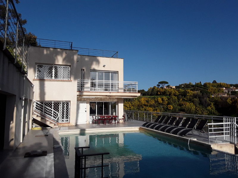 
                                                Location
                                                 villa 14 pers,piscine,7 chambres, longue durée