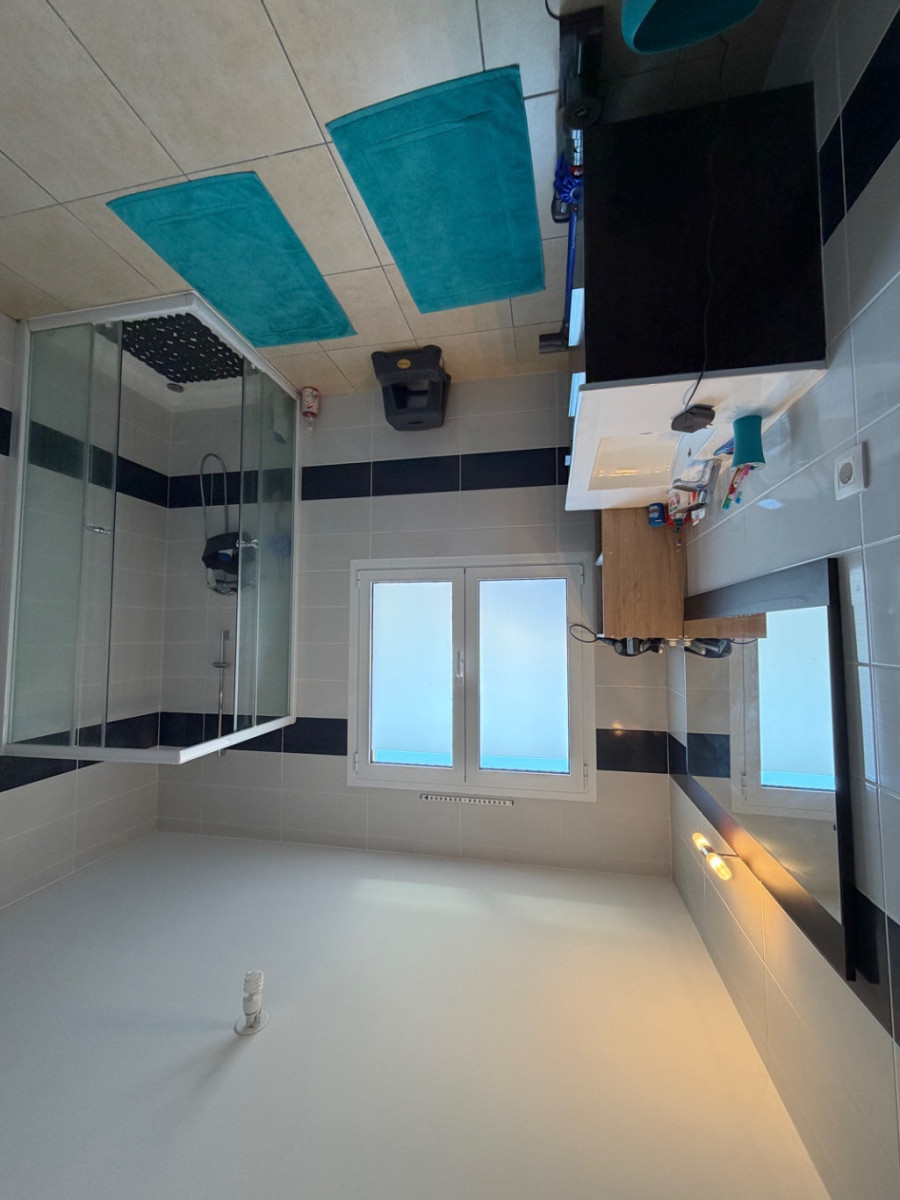 
                                                Vente
                                                 Villa 3faces avec terrain