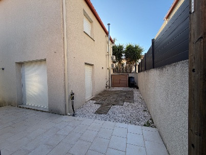 
                                                Vente
                                                 Villa 3faces avec terrain