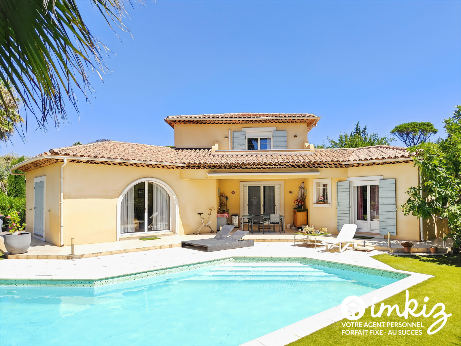 
                                                Vente
                                                 Villa 5 pièces 142,8 m² , jardin  avec piscine