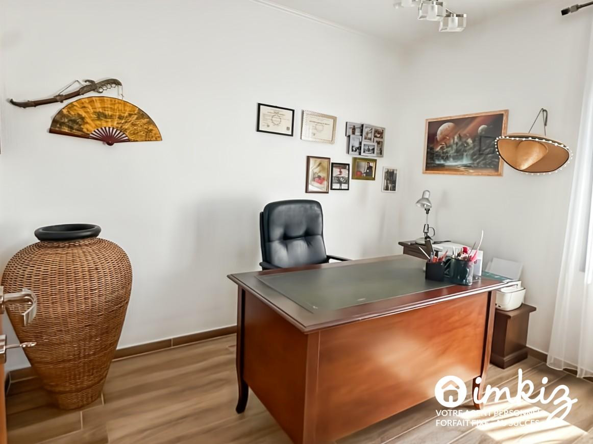 
                                                Vente
                                                 Villa 5 pièces,  autonomie de plain pied, piscine