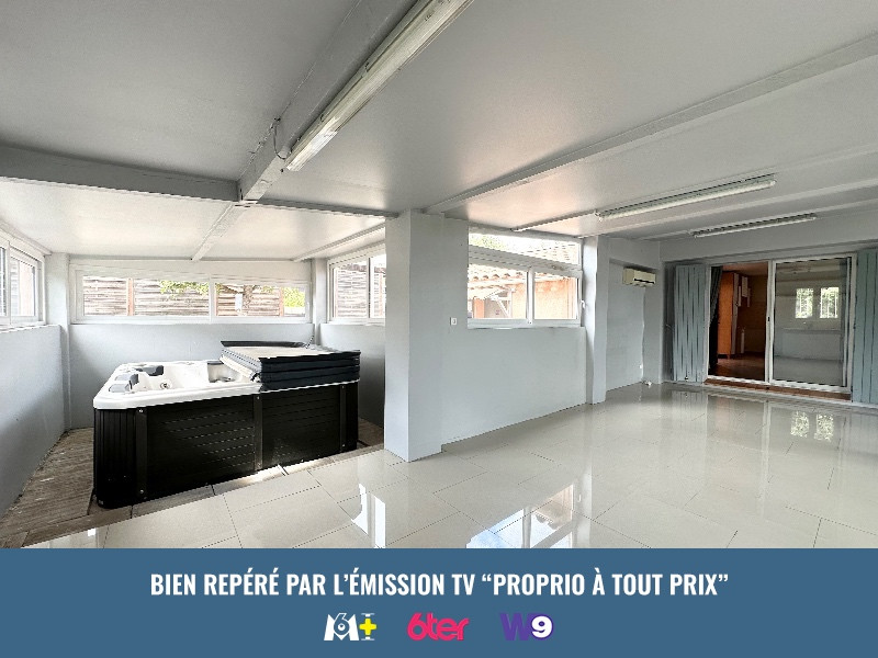 
                                                Vente
                                                 Villa avec jardin de 1300m2 - REGUSSE