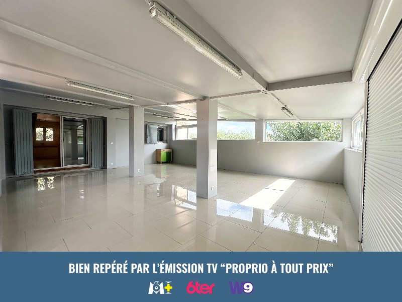 
                                                Vente
                                                 Villa avec jardin de 1300m2 - REGUSSE