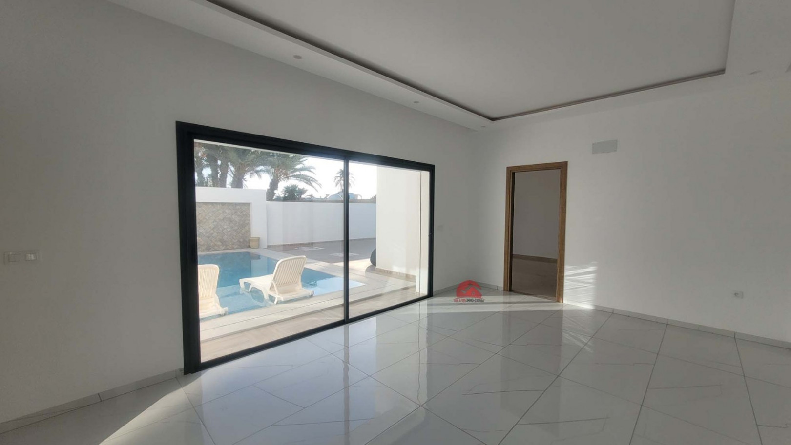 
                                                Vente
                                                 VILLA AVEC PISCINE À MEZRAYA DJERBA EN TUNISIE