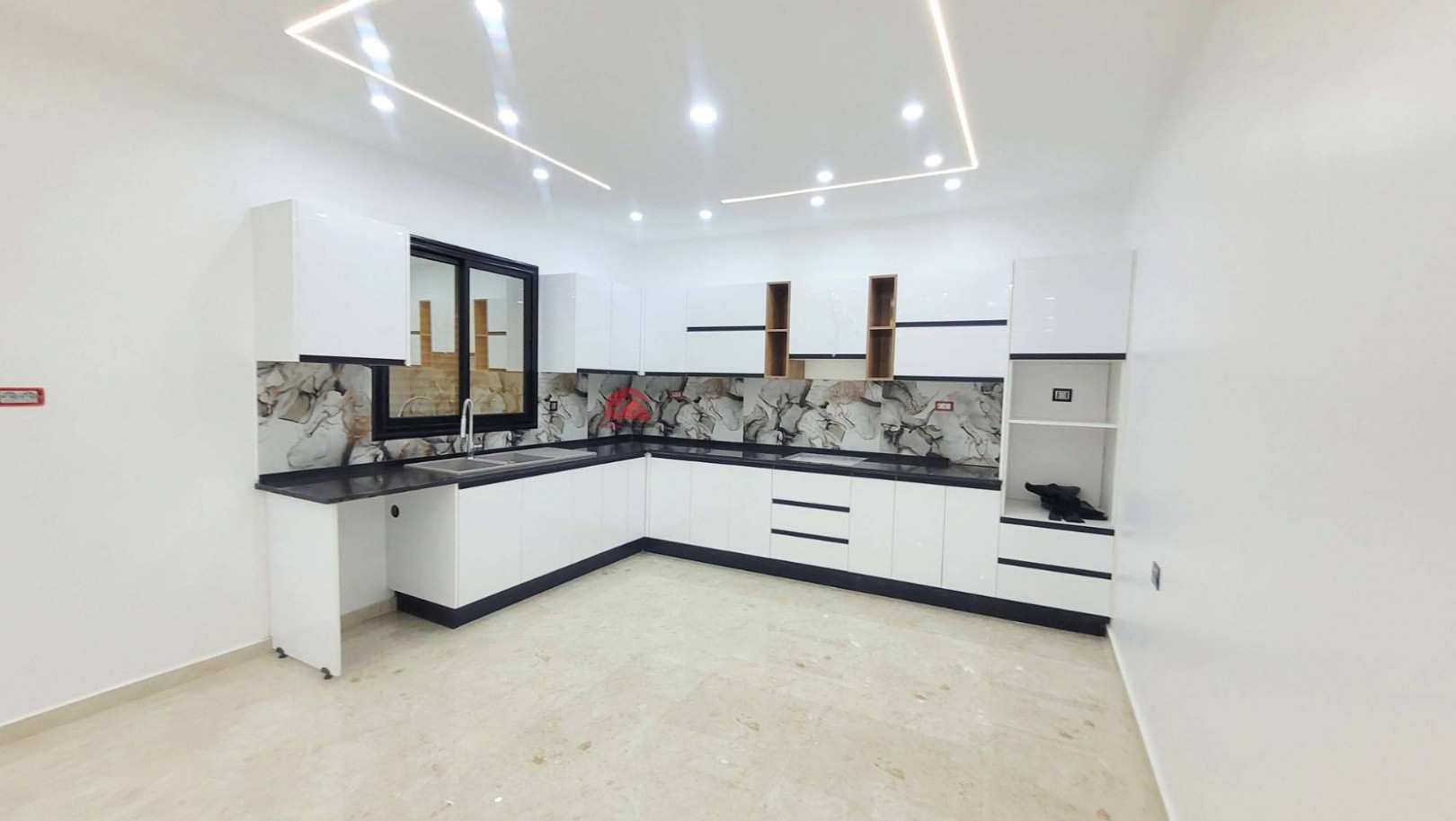 
                                                Vente
                                                 VILLA AVEC PISCINE À SIDI JMOUR DJERBA ZA