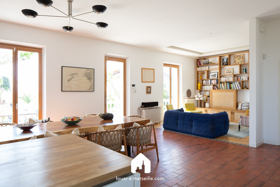 
                                                Location
                                                 Villa Belle Vue