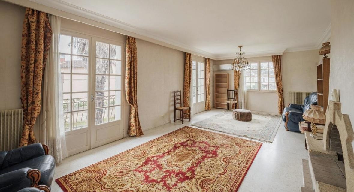 
                                                Location
                                                 Villa bourgeoise 6 pièces + garage : 195 M2